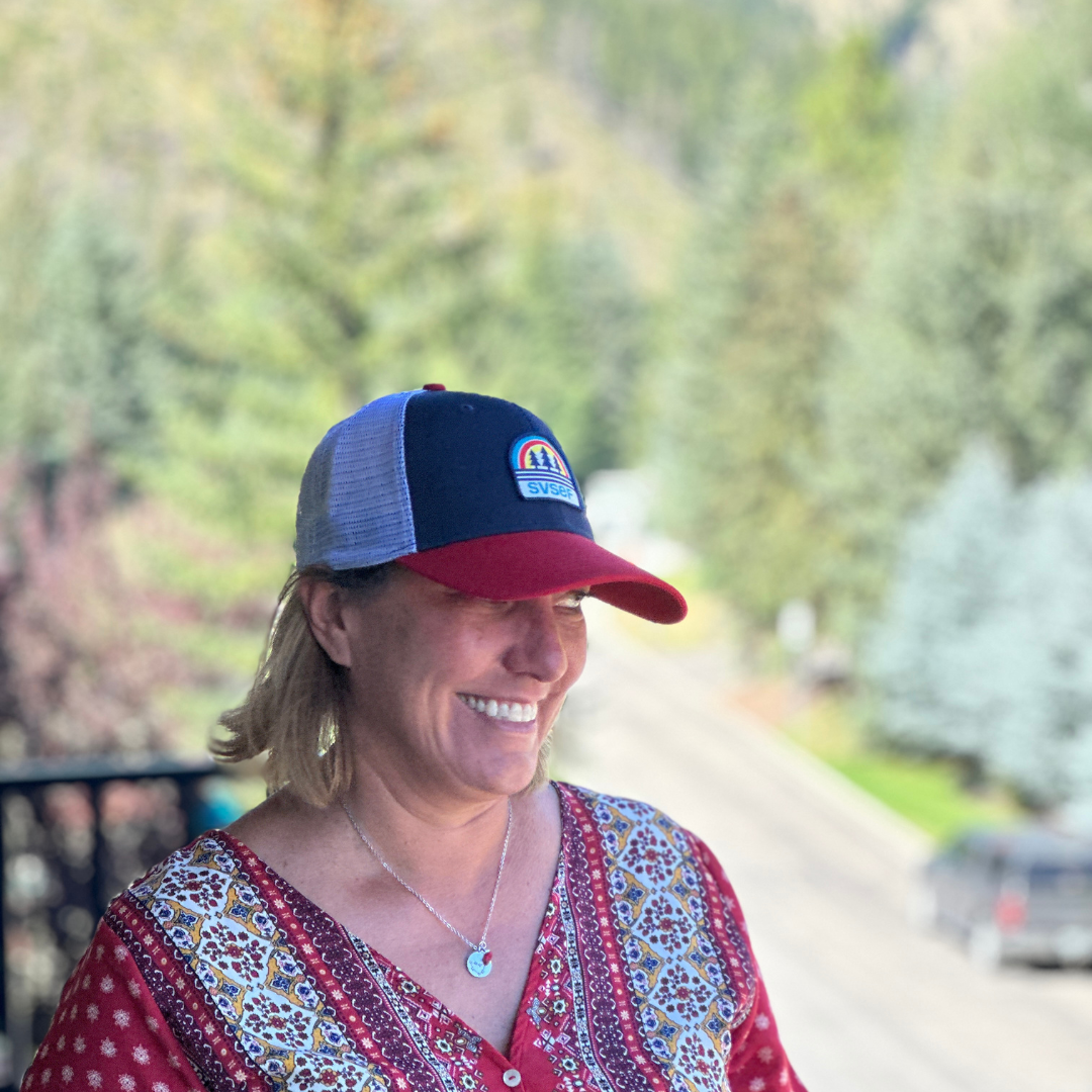 Locale x SVSEF Essential Red Trucker